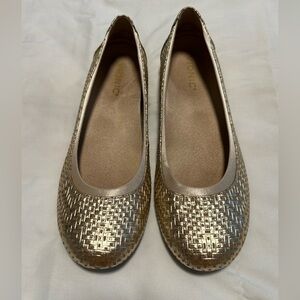 Vionic Gold Woven Ballet Flats Size 8